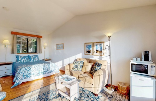 Yachats Apartamento | Suite frente al mar que admite perros con hermosas vistas y una decoración alegre.