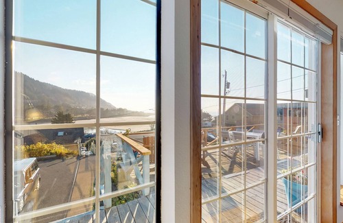 Yachats Apartamento | Suite frente al mar que admite perros con hermosas vistas y una decoración alegre.