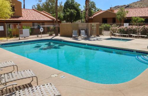 South Mountain Apartamento | Dog-Friendly Phoenix Condo with Community Pool!