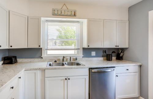 Port Clinton Casa | Dog-Friendly Port Clinton Home Walk to Lake Erie!