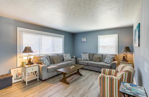 Port Clinton Casa | Dog-Friendly Port Clinton Home Walk to Lake Erie!