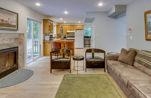 Vashon Island Casa | Retiro agradable para perros con jacuzzi privado, hoguera y patio trasero cercado