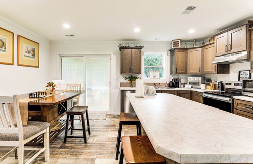 Russellville Casa | Dog Friendly, Screened Porch: St Stephen Retreat!