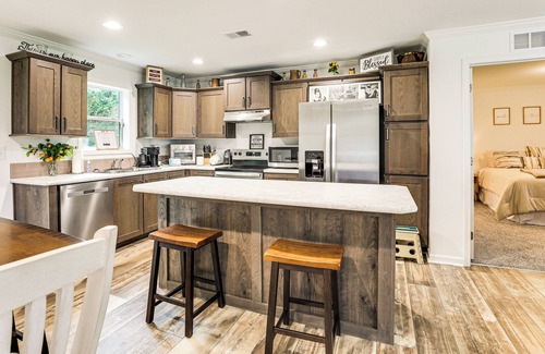 Russellville Casa | Dog Friendly, Screened Porch: St Stephen Retreat!