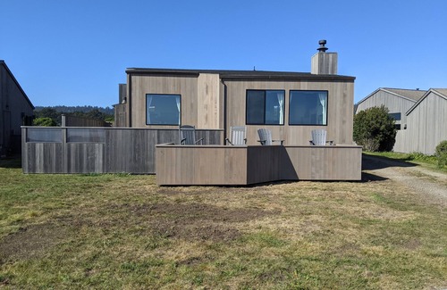 Sea Ranch Casa | Dog friendly Sea Ranch getaway nestled in-between the ocean and golf course