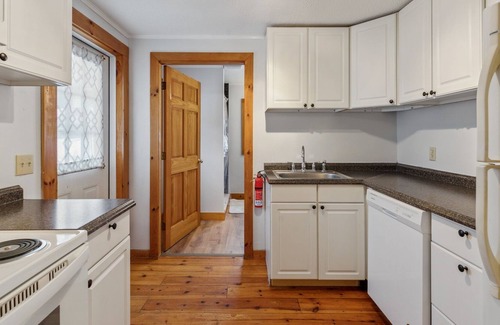 Campton Apartamento | DOG FRIENDLY! Simple and Cozy Apartment Just Mins to Loon Mountain and Waterville Valley by RedAwning
