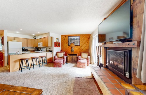 Four O'Clock Condominio | Dog-friendly ski condo with hot tubs, grills, & gym
