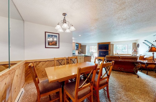 Four O'Clock Condominio | Dog-friendly ski condo with hot tubs, grills, & gym