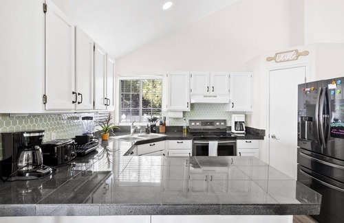 Sandy Casa | Dog Friendly SLC Home Close to the Mountains