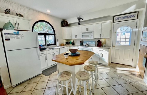 Dewey Beach Cabaña | Dog-Friendly Solar Cottage, Bay Views, 1.5 Blocks to Beach, Fenced Yard & Decks!