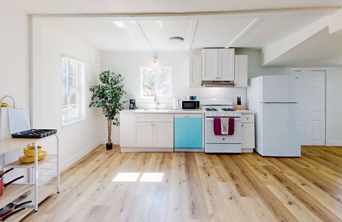 Riverside Casa | Dog-friendly & spacious coastal retreat with full kitchen - near parks & golf