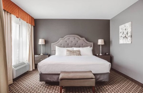 Zion Hotel | Dog-friendly Stay l Evening Fires & Morning Comfort w/ Books, Gardens & Buffet