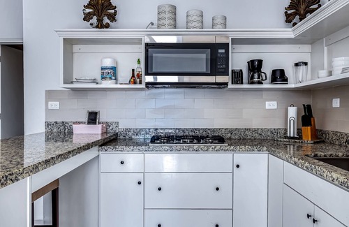 La Paloma Casa | Dog-friendly suite with kitchenette, heated outdoor pool, hot tub, terrace, AC