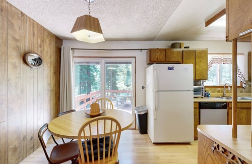 Pineland Cabina | Dog-Friendly Tahoe City House Near Hiking and Skiing - Walk to Lake
