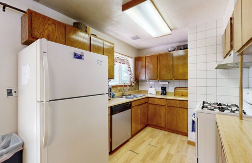 Pineland Cabina | Dog-Friendly Tahoe City House Near Hiking and Skiing - Walk to Lake