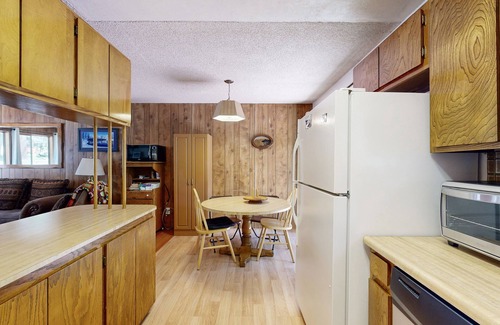Pineland Cabina | Dog-Friendly Tahoe City House Near Hiking and Skiing - Walk to Lake