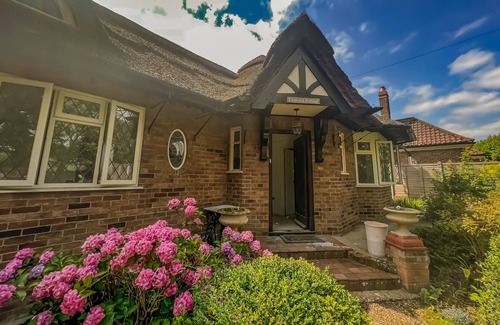 Hoveton Cabaña | Dog friendly Thatched Cottage