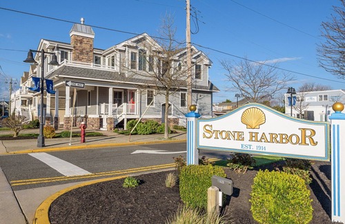 Stone Harbor Casa | Dog Friendly Townhome in the heart of Stone Harbor