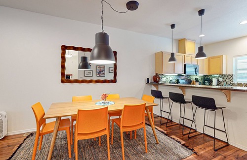 Government Camp Condominio | Se admiten perros, condominio de lujo con piscina y jacuzzi compartidos, a una milla del esquí
