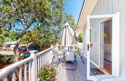 Atlantic Beach Casa | Dog-friendly home near the ocean with central AC, WiFi, & washer/dryer