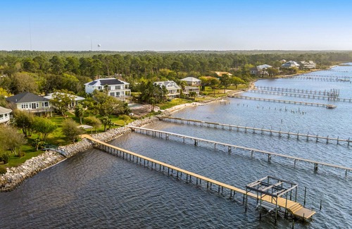 Gulf Breeze Casa | Dog-friendly, waterfront round retreat with large lawn and central AC