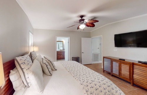 Sexton Cove Estates Casa | Dog-friendly, waterfront retreat with a pool, furnished deck, patio, dock, & AC