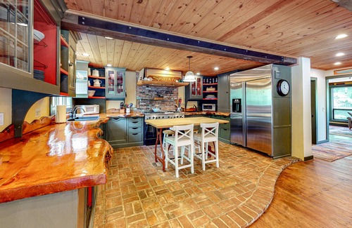 Camden Cabina | Dog-friendly, waterfront cabin with grill, deck, & W/D - snowbirds welcome