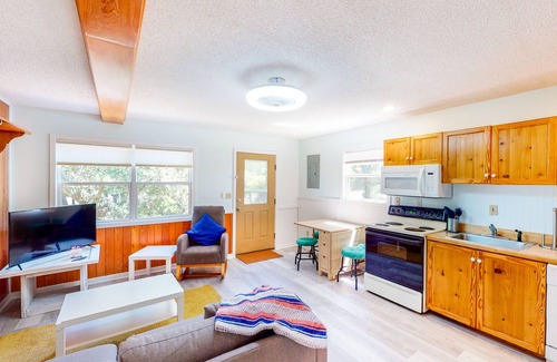 Frisco Casa | Dog-friendly, waterfront home w/sound access, patio & WiFi - walk to the beach