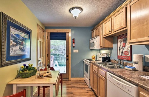 Weaverville Cabina | Dog-Friendly Weaverville Cabin Hot Tub & Fireplace