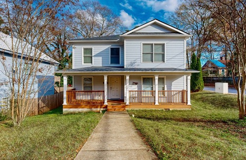 West End Apartamento | Dog-friendly West End studio with great location, kitchenette, & central AC