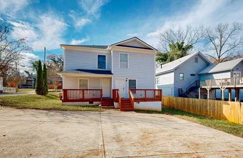 West End Apartamento | Dog-friendly West End studio with great location, kitchenette, & central AC
