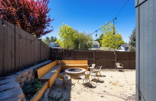 Mountain View District Casa | DogOk. Large Retreat, 3 King Beds. Fire pit