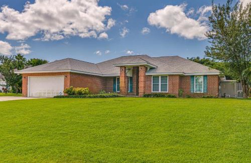 Gulf Breeze Casa | Dogs Welcome, 1 Mi to Zoo Gulf Breeze Retreat!