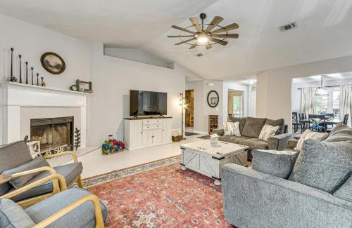 Gulf Breeze Casa | Dogs Welcome, 1 Mi to Zoo Gulf Breeze Retreat!