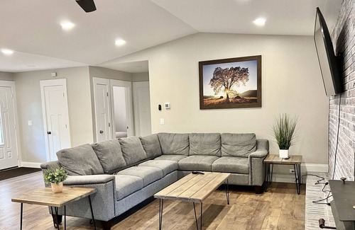Duncan Casa | Dogwood 3Br Queen Suite in Duncan