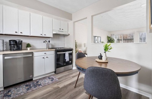 Heath Apartamento | Dogwood and Oak-2 BR, King Beds, Patio