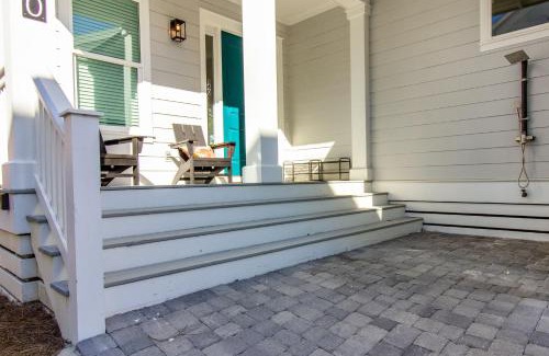 Grayton Beach Casa | Doin' Grayt-LUXE beach cottage-Easy beach access, pool, bikes!