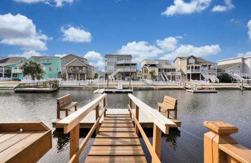 Ocean Isle Beach Casa | Doin` Time Canal Front home with elevator and extra living room
