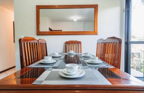 Meaipe Apartamento | Dois quartos com ar a 190 m de praia Paradisíaca