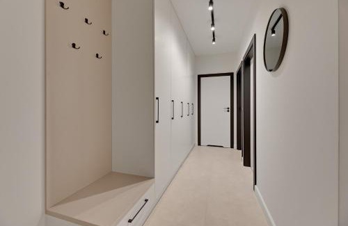 Mlyniska Apartamento | DOKI Living Suites - Foodhall & Parking by Downtown Apartments