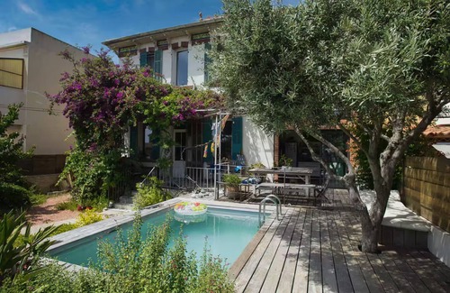 16th Arrondissement Casa | Dolce Vita: Renovated house with swimming pool and sea view in Marseille