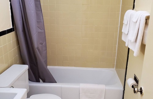 Somerset Hotel | Dollar Inn