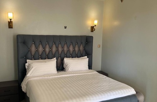 Entebbe Hotel | DOLLARSPRINGS HOTEL