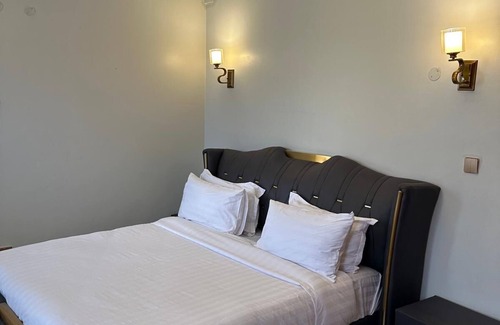 Entebbe Hotel | DOLLARSPRINGS HOTEL