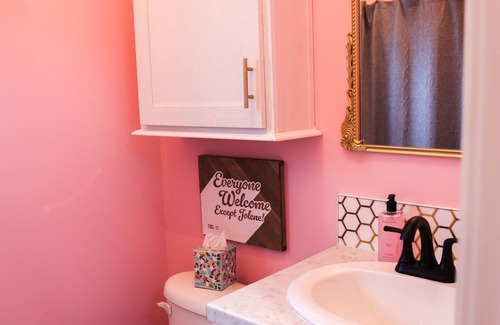 Dover Casa | Dolly's Place 6260 S