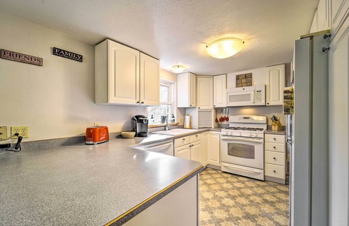 Cortez Cabina | Dolores Ranch Cabin w/ Hot Tub & 1-Acre Yard!