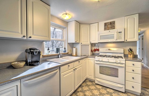 Cortez Cabina | Dolores Ranch Cabin w/ Hot Tub & 1-Acre Yard!