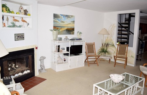 Dennisville Condominio | Dolphin Beach Condos located in Sea Isle's Northend Sleeps 6