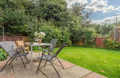 Burnham Market Casa | Cómodo bungalow con soleado invernadero es un fantástico bolthole para parejas