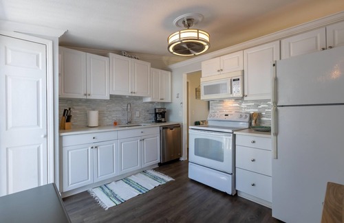 New Smyrna Beach Cabaña | Dolphin Cove Cottage -2/2 & Pet Friendly!